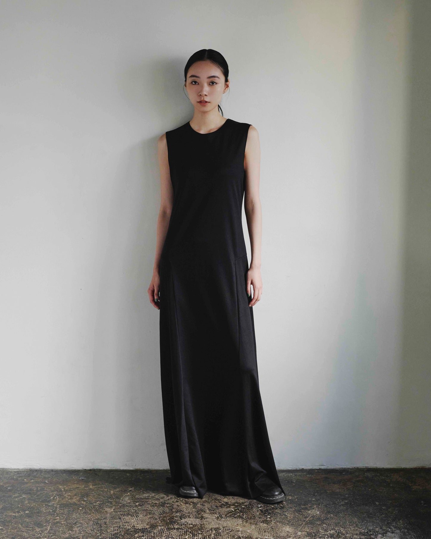 BLACK SLEEVELESS DRESS AN-OP240151