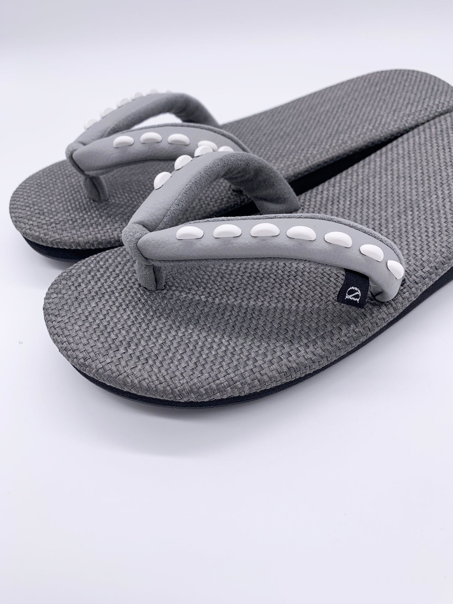 ビーサン型草履 GRAY*WHITEスタッズ
