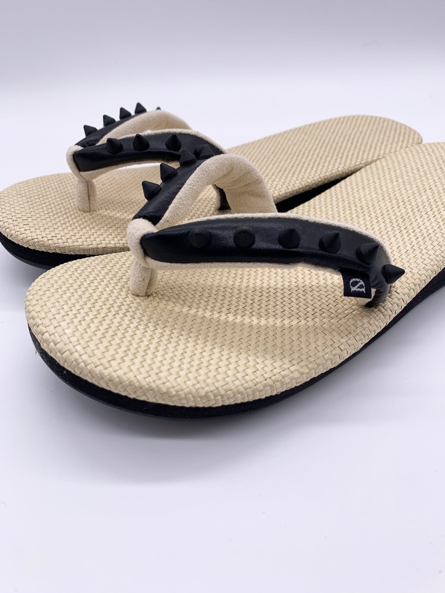 ビーサン型草履 BEIGE*BLACKスタッズ